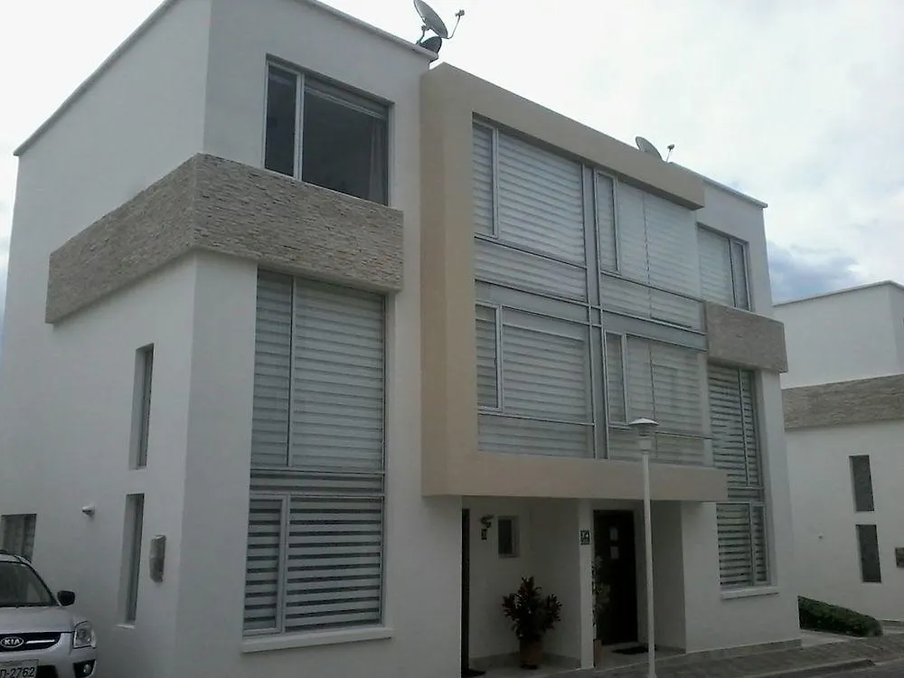 B And B Near Airport And 基多
