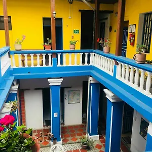 3* Hotel Blue Door Housing Historic Quito
